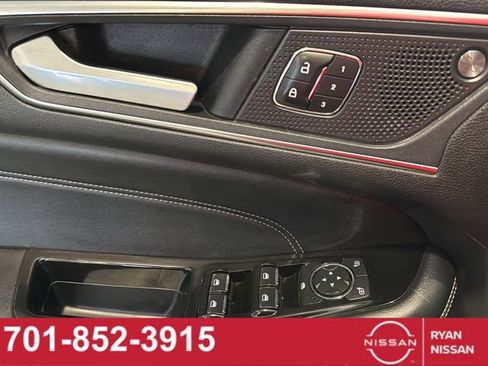 Used 2019 Ford Edge Titanium w/ Equipment Group 301A AWD/4WD image 35