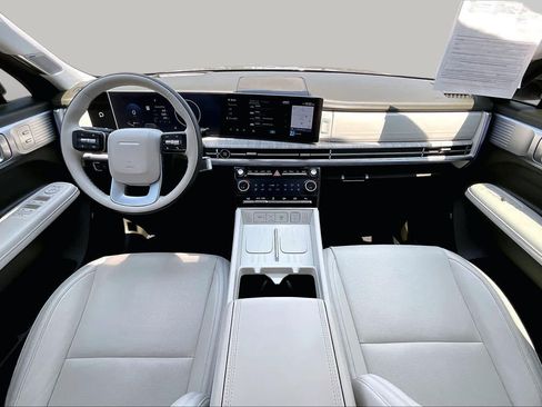 Used 2025 Hyundai Santa Fe Calligraphy FWD image 15