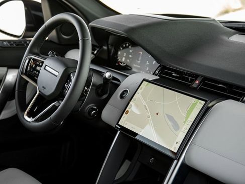 Used 2024 Land Rover Discovery Sport Dynamic SE image 29