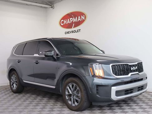 Used 2024 Kia Telluride LX image 1