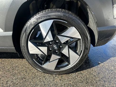 Used 2024 Hyundai Kona Limited FWD image 13