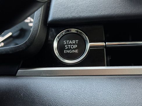 Used 2024 Mitsubishi Outlander SE image 23