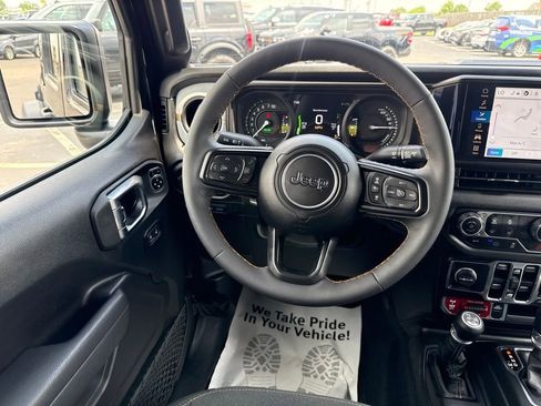Used 2024 Jeep Wrangler Unlimited AWD/4WD image 9