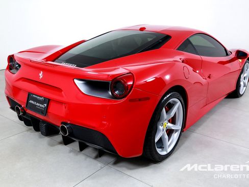 Used 2018 Ferrari 488 GTB RWD image 8