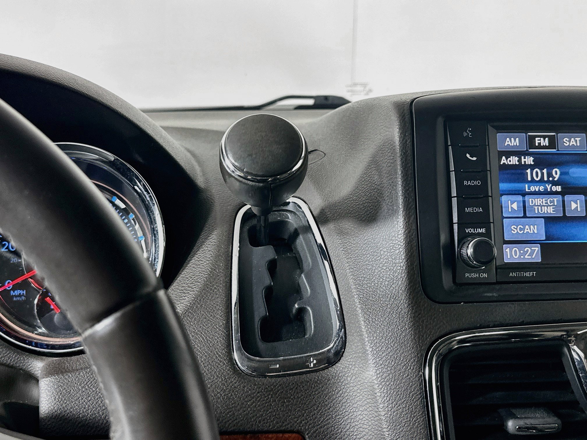 Used 2016 Chrysler Town & Country Touring FWD image 23