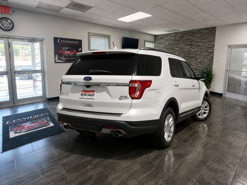 Used 2018 Ford Explorer XLT w/ Equipment Group 202A AWD/4WD image 4