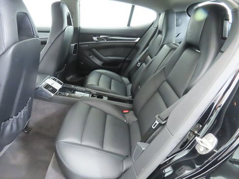 Used 2016 Porsche Panamera 4 image 21