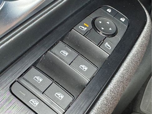 Used 2025 Nissan Kicks SV image 20