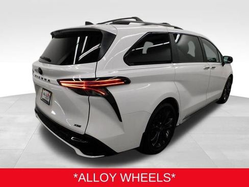 Used 2025 Toyota Sienna XSE image 9