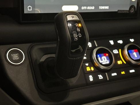 New 2025 Land Rover Defender 130 X-Dynamic SE AWD/4WD image 23