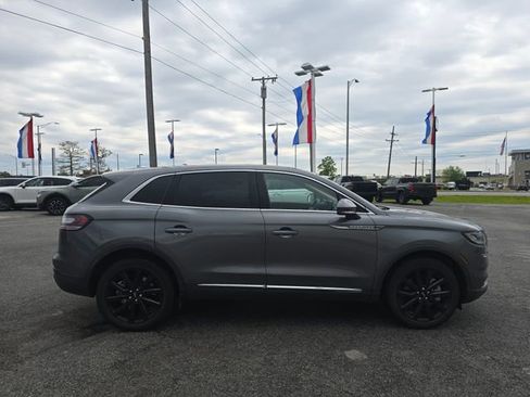 Used 2023 Lincoln Nautilus Reserve w/ Monochromatic Package AWD/4WD image 3