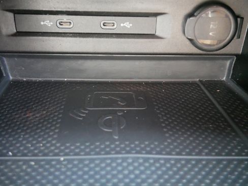 Certified 2022 Volkswagen Tiguan SE R-Line image 28