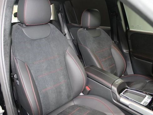 New 2024 Mercedes-Benz GLB 250 4MATIC image 4