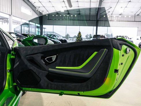 Used 2023 Lamborghini Huracan Tecnica image 17