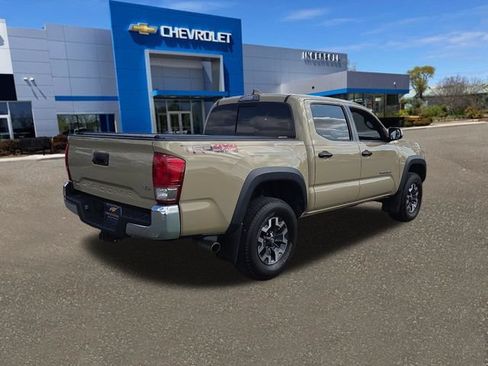 Used 2019 Toyota Tacoma TRD Off-Road AWD/4WD image 7