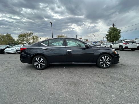 Used 2021 Nissan Altima 2.5 SV image 4