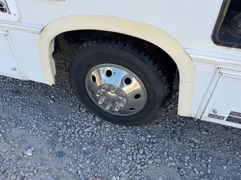 Used 2002 Ford E-350 and Econoline 350 Super Duty image 8