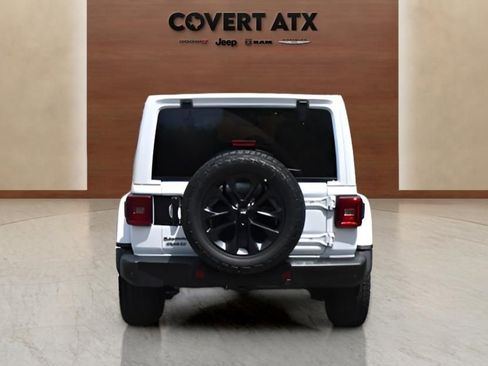 Used 2025 Jeep Wrangler Unlimited Sahara AWD/4WD image 4