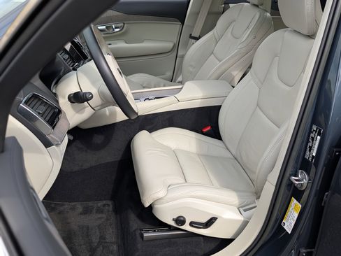 Used 2022 Volvo XC90 T8 Inscription w/ Advanced Package image 17