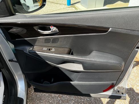 Used 2020 Kia Sorento AWD V6 image 6