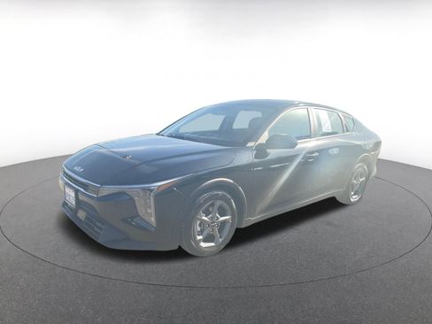 Used 2025 Kia K4 LXS image 3