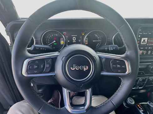 Used 2023 Jeep Wrangler Unlimited Sahara AWD/4WD image 11