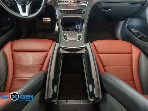 Used 2021 Mercedes-Benz GLC 300 4MATIC image 34