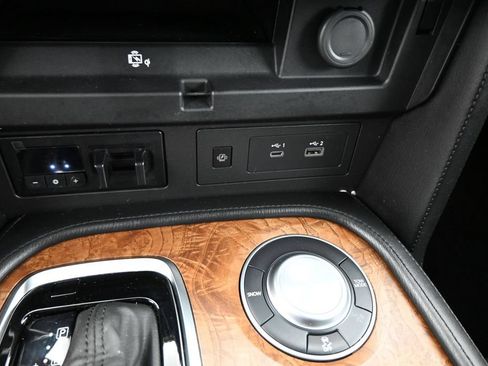 Used 2023 Nissan Armada SL w/ Captain's Chairs Package RWD image 16