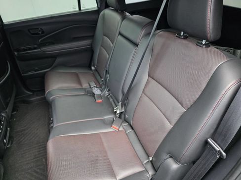 Used 2025 Honda Passport Black Edition image 16
