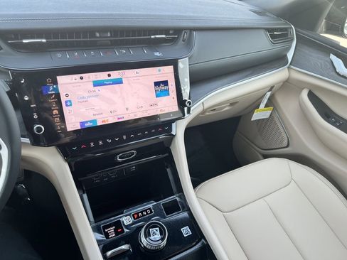 New 2026 Jeep Grand Cherokee Limited image 12