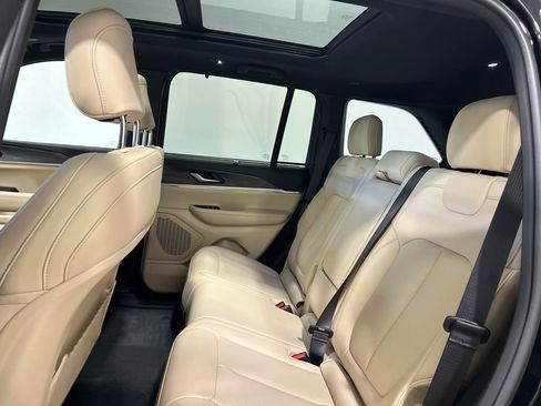 Used 2024 Jeep Grand Cherokee Limited w/ Luxury Tech Group II image 33