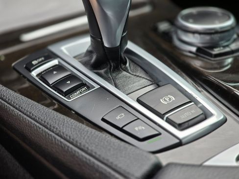 Used 2016 BMW 528i Sedan w/ Driver Assistance Package image 33