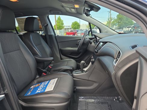 Used 2019 Chevrolet Trax LT w/ LT Convenience Package AWD/4WD image 29