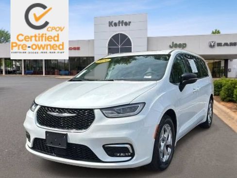 Used 2024 Chrysler Pacifica Limited FWD image 1
