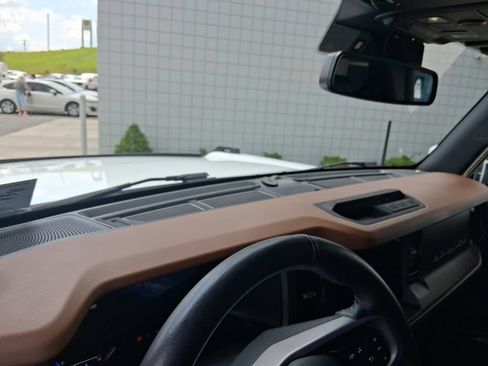 Used 2024 Ford Bronco Outer Banks AWD/4WD image 2