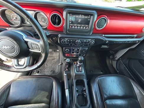 Used 2019 Jeep Wrangler Unlimited Rubicon w/ Cold Weather Group AWD/4WD image 19