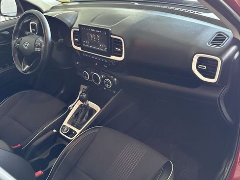 Used 2022 Hyundai Venue Limited image 29