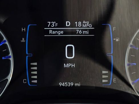 Used 2017 Chrysler Pacifica Touring-L w/ Tire & Wheel Group FWD image 31