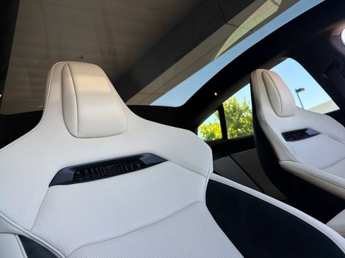 Used 2025 Tesla Model S Plaid AWD/4WD image 18