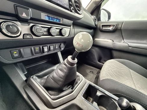 Used 2022 Toyota Tacoma TRD Sport w/ Technology Package AWD/4WD image 19