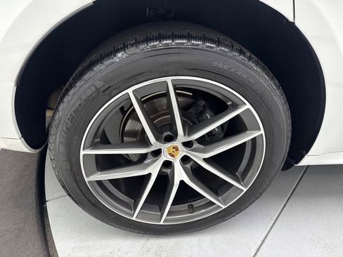 Used 2024 Porsche Macan AWD/4WD image 84