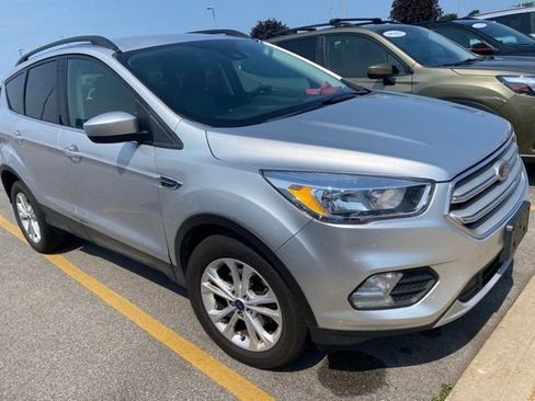 Used 2018 Ford Escape SE w/ Ford Safe & Smart Package FWD image 3