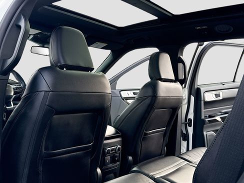 Used 2023 Ford Explorer ST w/ Equipment Group 401A image 6