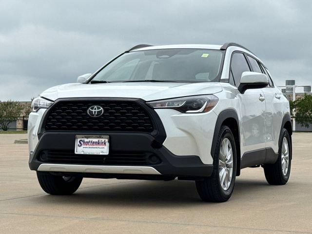 Used 2023 Toyota Corolla Cross LE FWD image 3