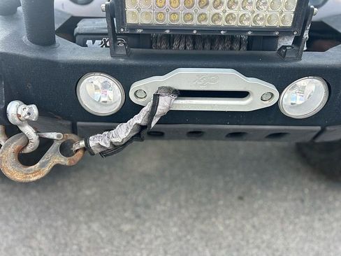 Used 2014 Jeep Wrangler Unlimited Sahara w/ Max Tow Package image 11