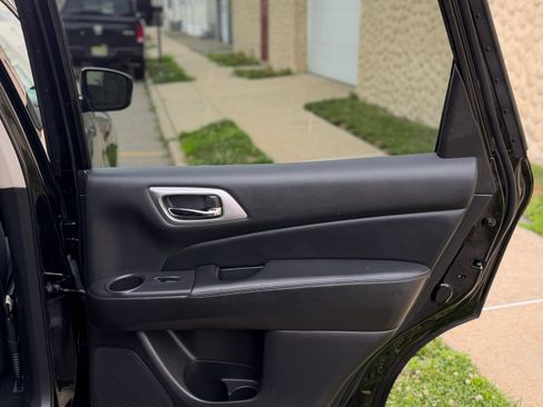 Used 2019 Nissan Pathfinder S AWD/4WD image 21