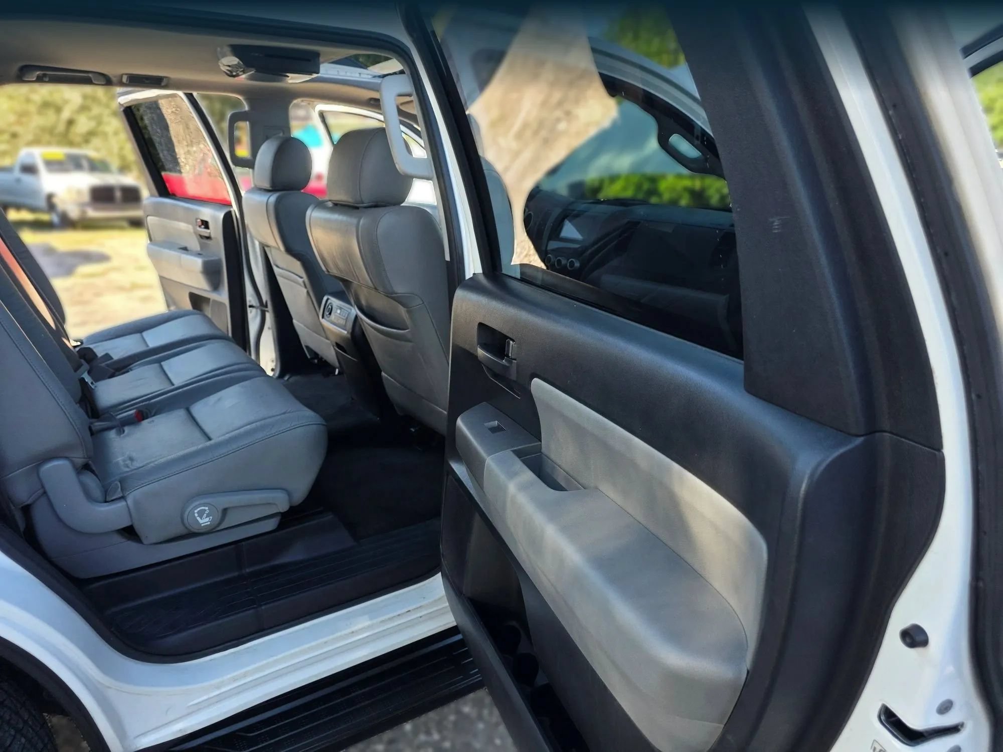Used 2015 Toyota Sequoia SR5 w/ Premium Package RWD image 37