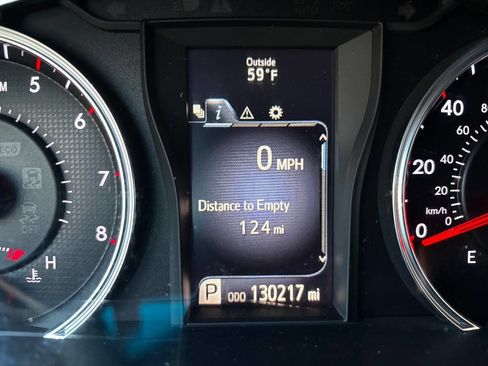 Used 2017 Toyota Camry SE image 19