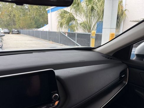 Used 2025 Nissan Rogue SV image 37