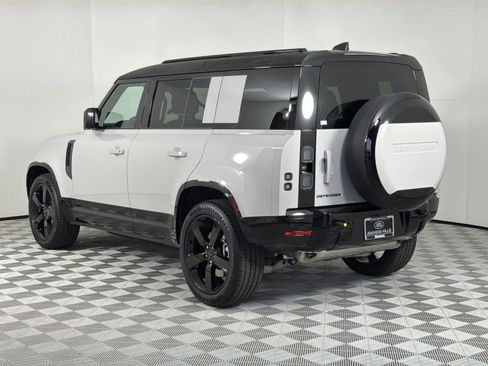 New 2026 Land Rover Defender 110 X-Dynamic SE image 3